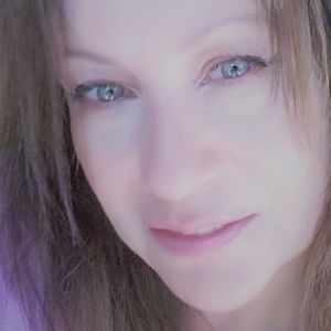 Meet your Posher, Adelina